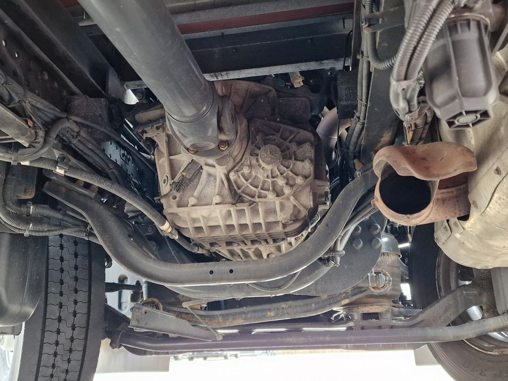 Camion cu prelată Mercedes-Benz Antos 1830L 4X2: Foto 15