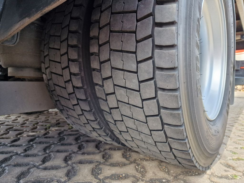 Camion cu prelată Mercedes-Benz Antos 1830L 4X2: Foto 29