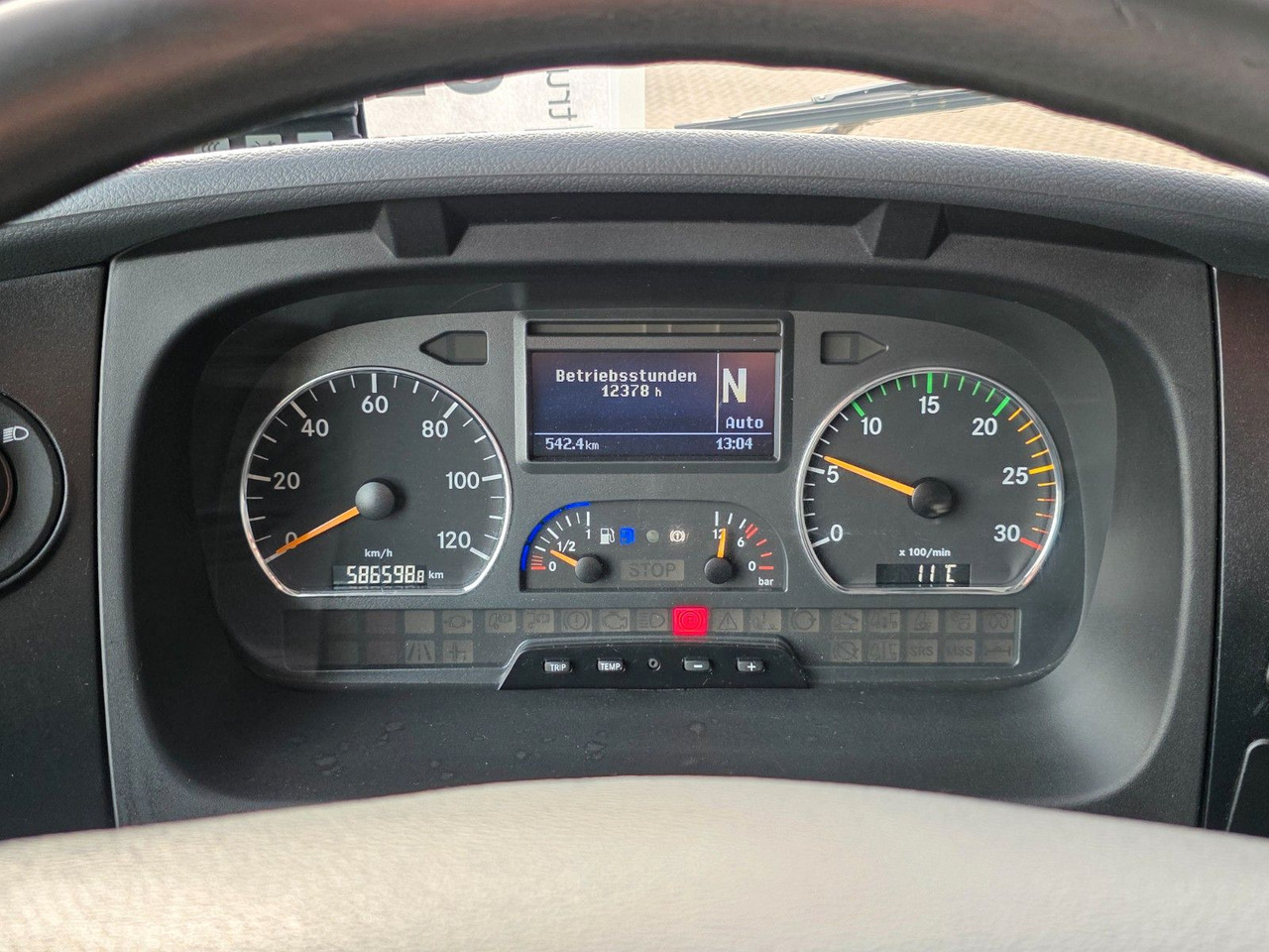 Camion frigider Mercedes-Benz Axor 1826 / Ladebordwand / Carrier Supra 1250 Mt: Foto 34