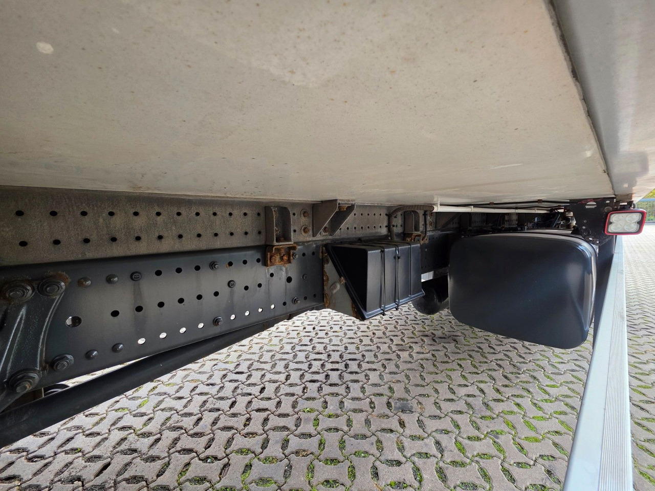 Camion frigider Mercedes-Benz Axor 1826 / Ladebordwand / Carrier Supra 1250 Mt: Foto 12