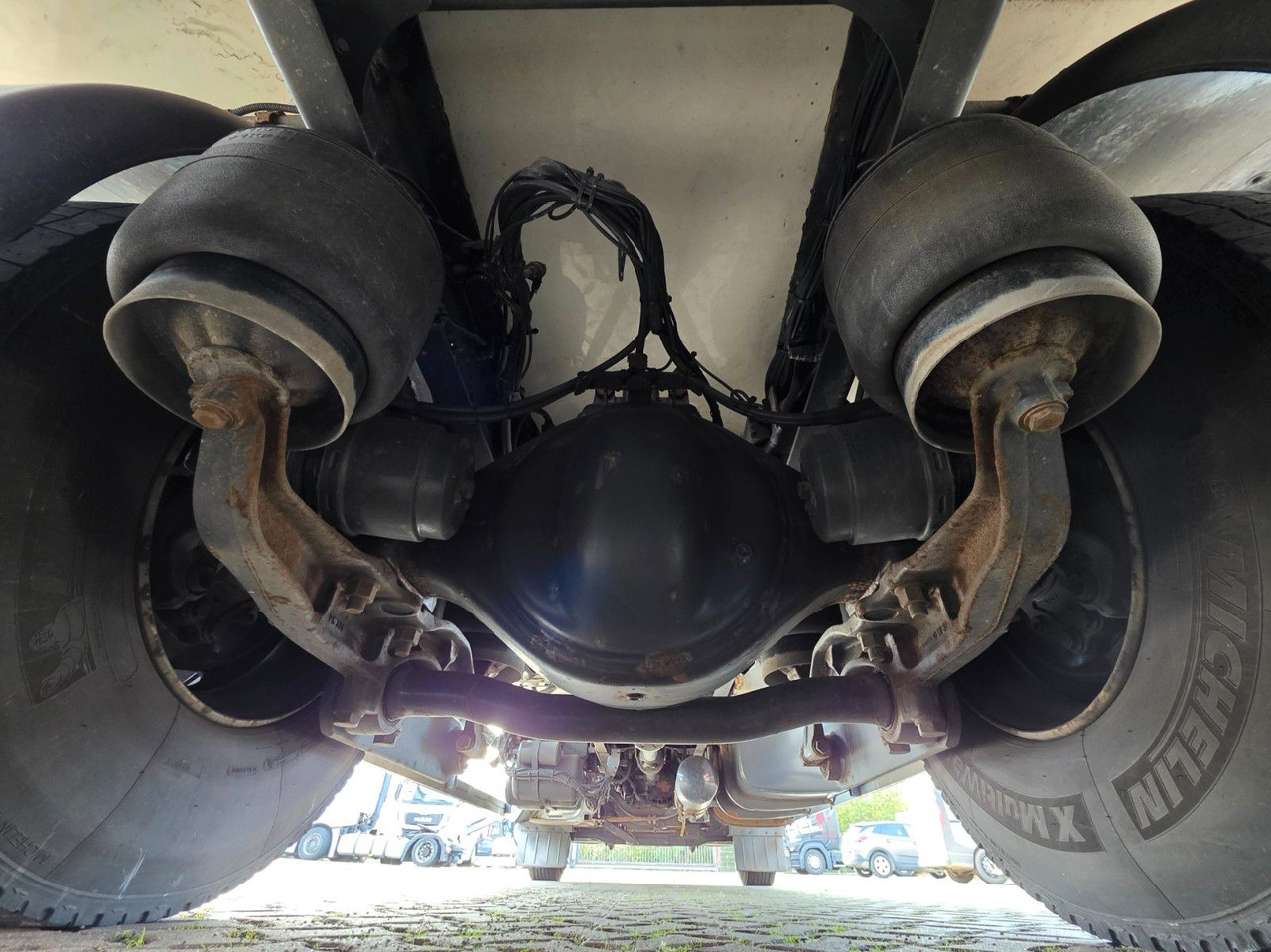 Camion frigider Mercedes-Benz Axor 1826 / Ladebordwand / Carrier Supra 1250 Mt: Foto 26