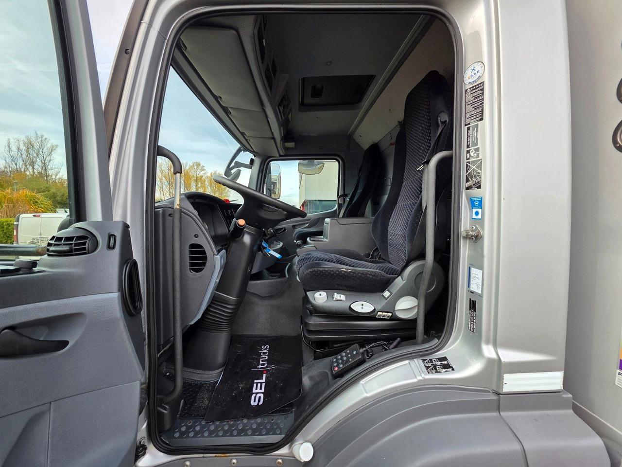 Camion frigider Mercedes-Benz Axor 1826 / Ladebordwand / Carrier Supra 1250 Mt: Foto 28