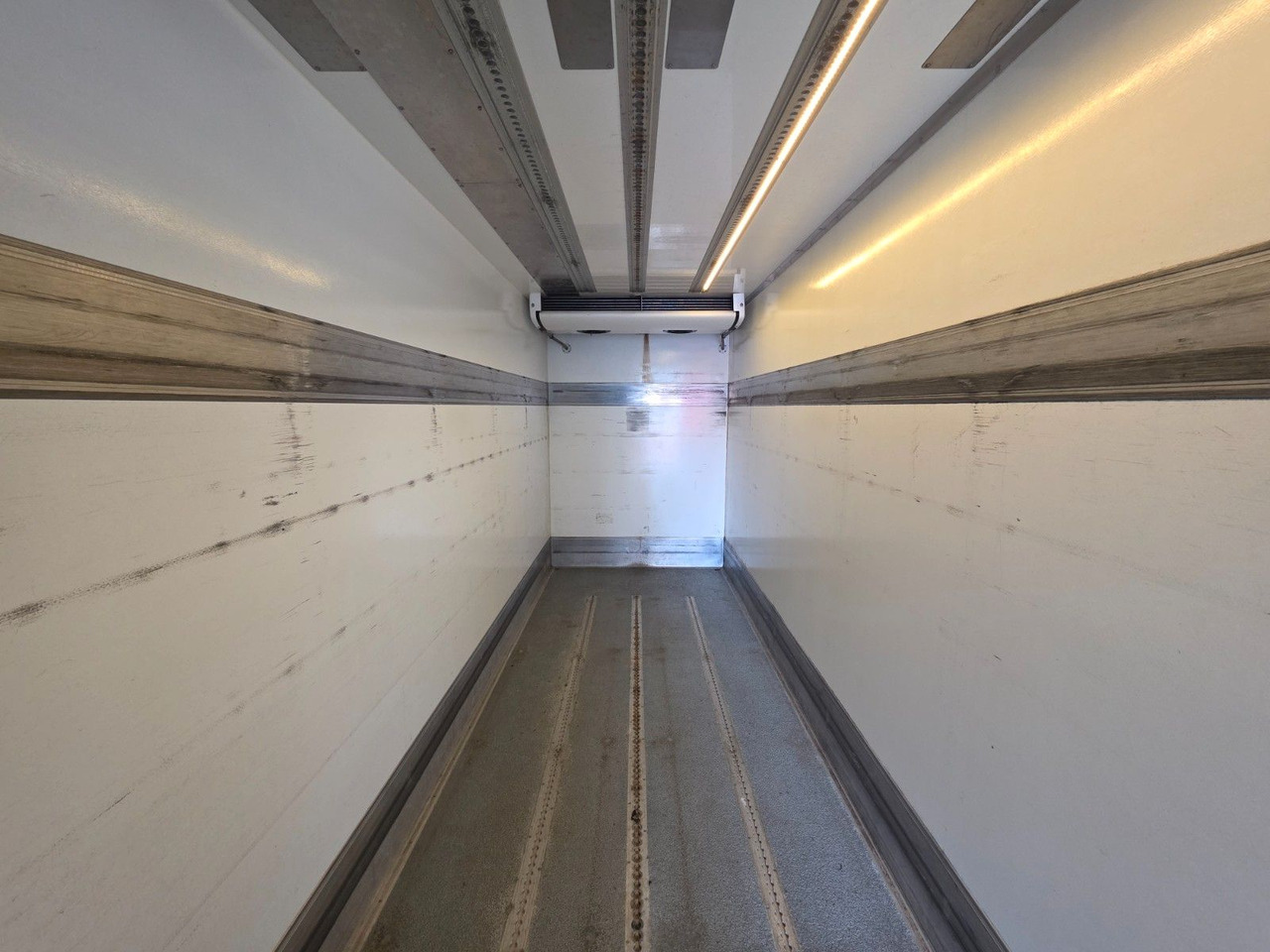 Camion frigider Mercedes-Benz Axor 1826 / Ladebordwand / Carrier Supra 1250 Mt: Foto 21