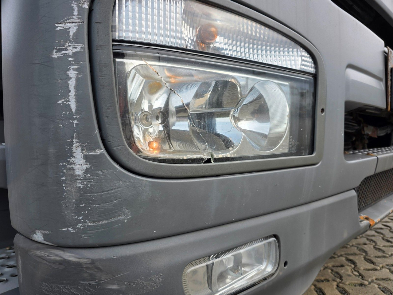 Camion frigider Mercedes-Benz Axor 1826 / Ladebordwand / Carrier Supra 1250 Mt: Foto 48