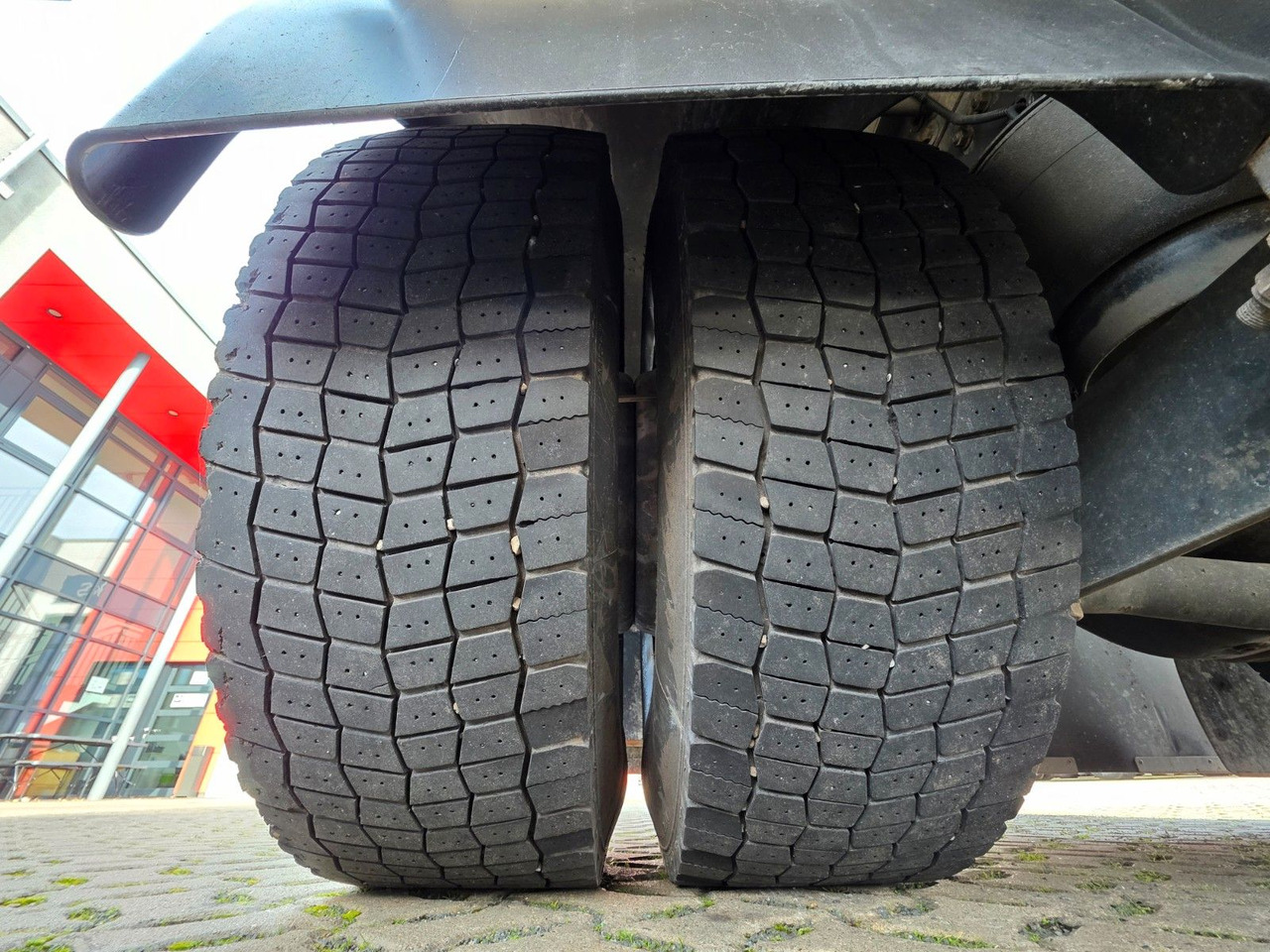 Camion frigider Mercedes-Benz Axor 1826 / Ladebordwand / Carrier Supra 1250 Mt: Foto 45