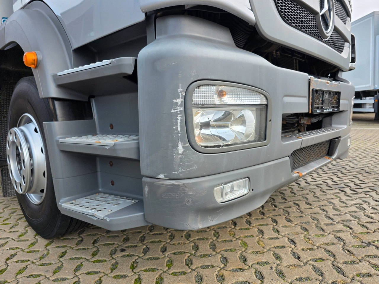 Camion frigider Mercedes-Benz Axor 1826 / Ladebordwand / Carrier Supra 1250 Mt: Foto 47