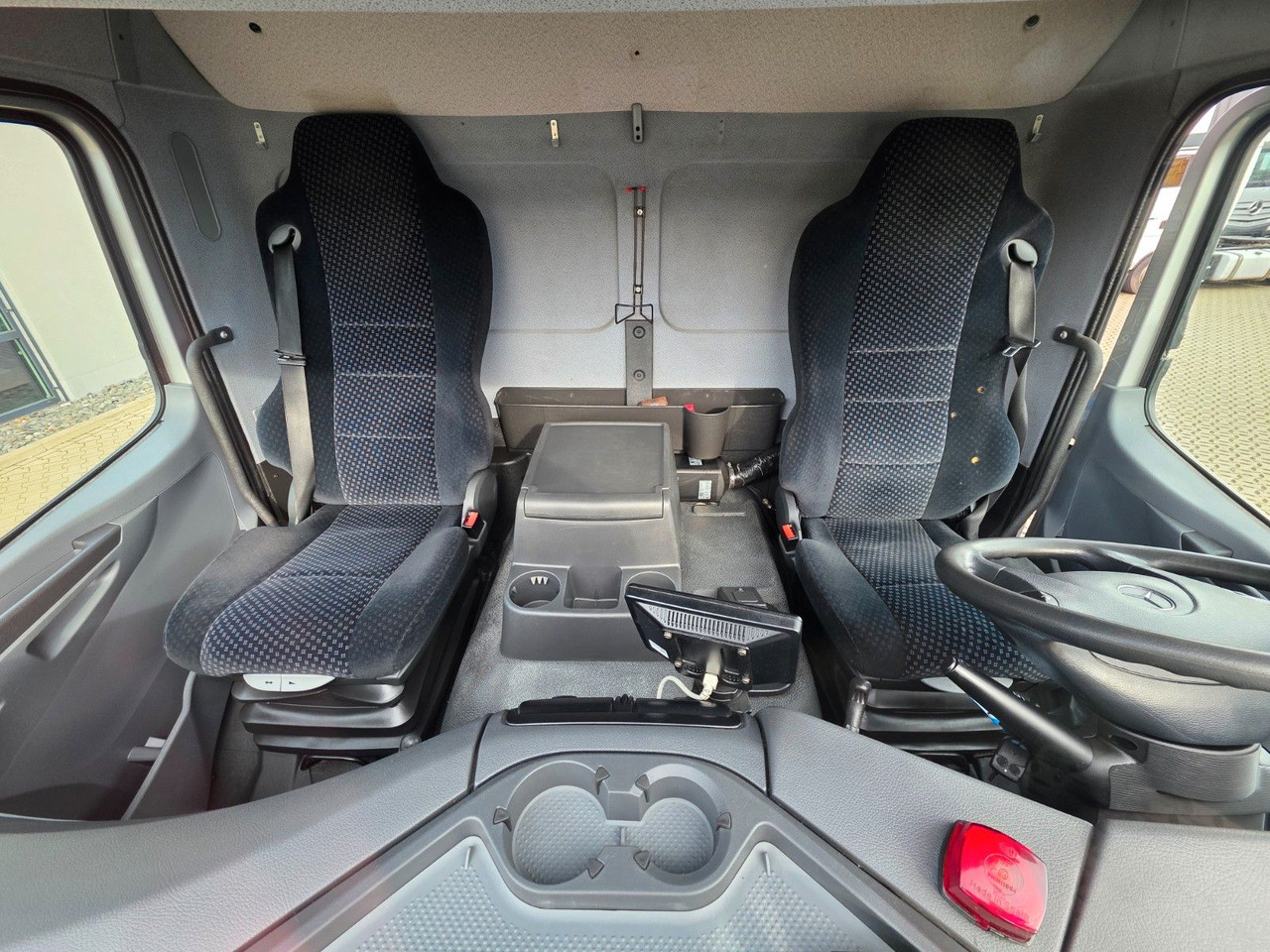 Camion frigider Mercedes-Benz Axor 1826 / Ladebordwand / Carrier Supra 1250 Mt: Foto 32