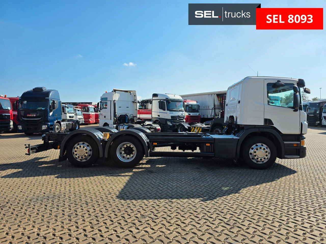 Scania P420 LB6X2*4MNA / Retarder / PTO / ADR - Camion şasiu: Foto 4 Scania P420 LB6X2*4MNA / Retarder / PTO / ADR - Camion şasiu: Foto 4