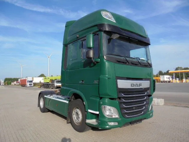 DAF XF 106.460 SUPER SPACE CAB - Cap tractor: Foto 3 DAF XF 106.460 SUPER SPACE CAB - Cap tractor: Foto 3