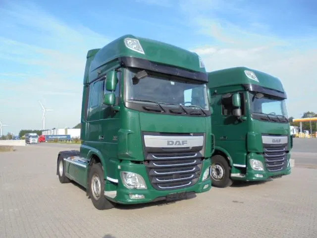 DAF XF 106.460 SUPER SPACE CAB - Cap tractor: Foto 3 DAF XF 106.460 SUPER SPACE CAB - Cap tractor: Foto 3
