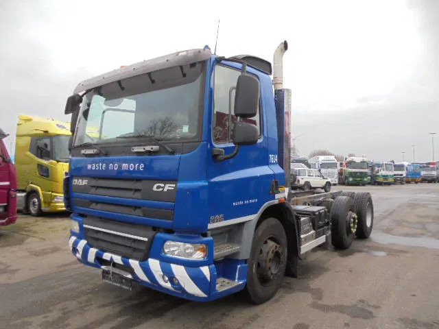 DAF CF 75.250 6X2 - Camion şasiu: Foto 1 DAF CF 75.250 6X2 - Camion şasiu: Foto 1