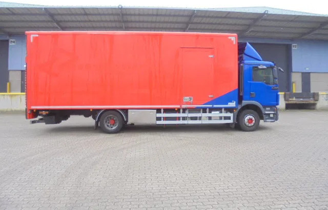 MAN TGM 12.250 NL TRUCK - Camion furgon: Foto 4 MAN TGM 12.250 NL TRUCK - Camion furgon: Foto 4