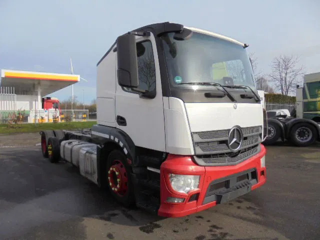 Mercedes-Benz Actros 2340 6X2 EUR 6 - Camion şasiu: Foto 3 Mercedes-Benz Actros 2340 6X2 EUR 6 - Camion şasiu: Foto 3
