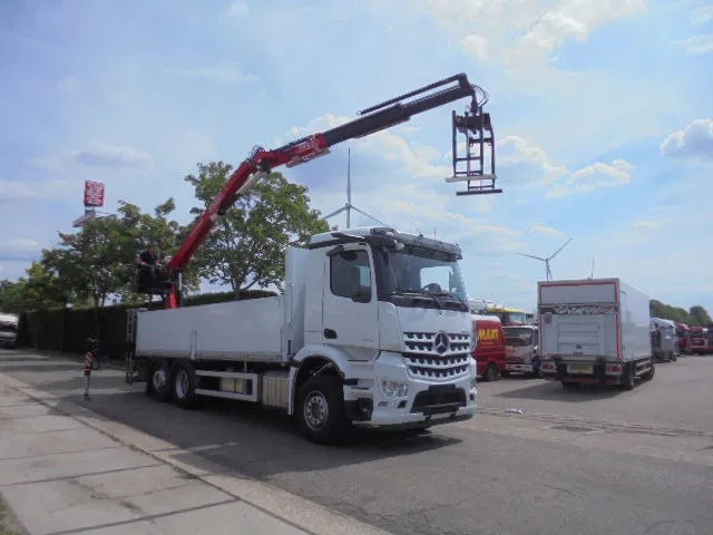 Mercedes-Benz Arocs 2545 + RETARDER 6X2 NEW /DEMO - Camion cu macara: Foto 2 Mercedes-Benz Arocs 2545 + RETARDER 6X2 NEW /DEMO - Camion cu macara: Foto 2