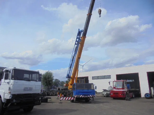 PPM ATT 350 4X4X4 - Macara tot teren: Foto 2 PPM ATT 350 4X4X4 - Macara tot teren: Foto 2