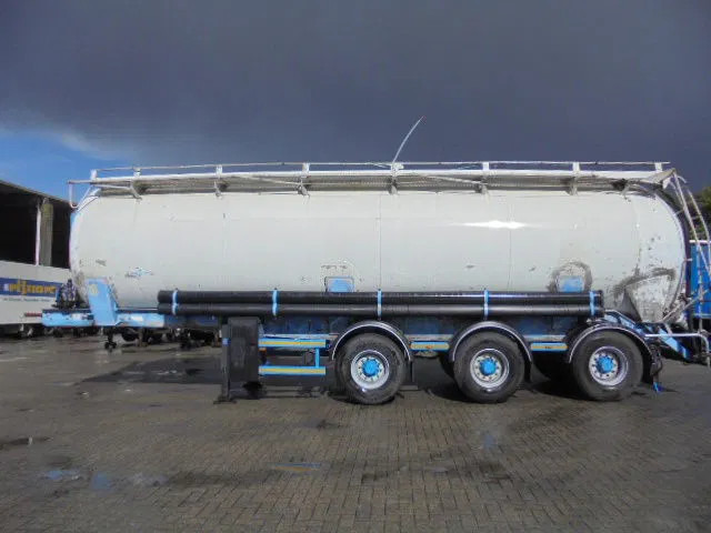 SPITZER BP SK 50 - Semiremorcă cisternă: Foto 2 SPITZER BP SK 50 - Semiremorcă cisternă: Foto 2