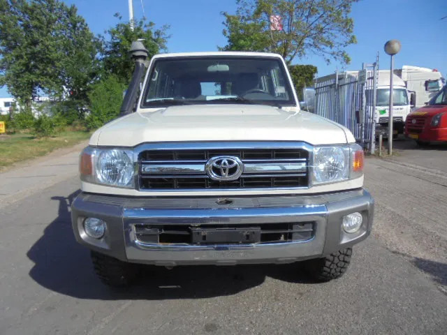Toyota Land Cruiser HZJ76L 4X4 EXPORT OUTSIDE EU ONLY - Automobil: Foto 2 Toyota Land Cruiser HZJ76L 4X4 EXPORT OUTSIDE EU ONLY - Automobil: Foto 2