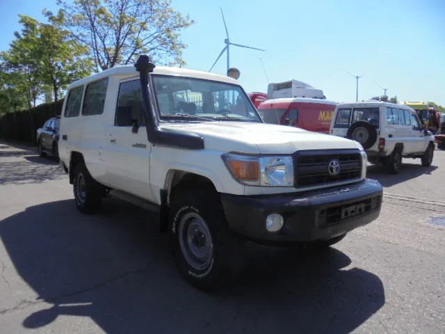 Toyota Land Cruiser HZJ78L 4X4 EXPORT OUTSIDE EU ONLY - Automobil: Foto 3 Toyota Land Cruiser HZJ78L 4X4 EXPORT OUTSIDE EU ONLY - Automobil: Foto 3