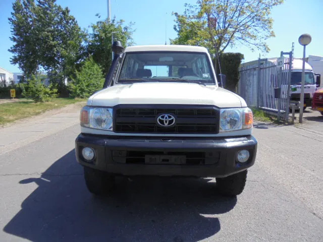 Toyota Land Cruiser HZJ78L 4X4 EXPORT OUTSIDE EU ONLY - Automobil: Foto 2 Toyota Land Cruiser HZJ78L 4X4 EXPORT OUTSIDE EU ONLY - Automobil: Foto 2