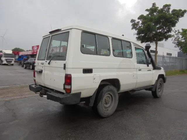 Toyota Land Cruiser HZJ78L 4X4 EXPORT OUTSIDE EU ONLY - Automobil: Foto 4 Toyota Land Cruiser HZJ78L 4X4 EXPORT OUTSIDE EU ONLY - Automobil: Foto 4