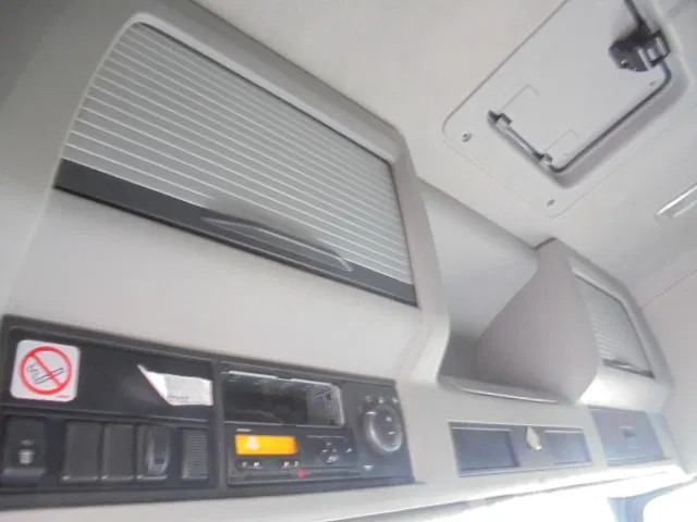 Camion cu prelată Volvo FH 420 6X2 NL TRUCK: Foto 15 Camion cu prelată Volvo FH 420 6X2 NL TRUCK: Foto 15