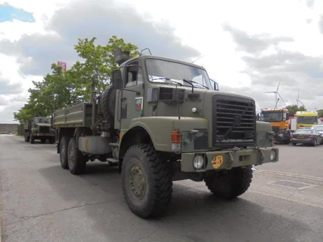 Volvo N 10 6X6 L + FASSI 3X IN STOCK - Camion platformă, Camion cu macara: Foto 3 Volvo N 10 6X6 L + FASSI 3X IN STOCK - Camion platformă, Camion cu macara: Foto 3