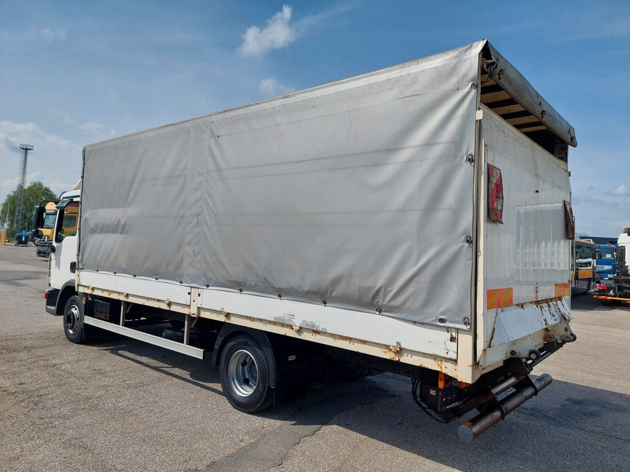 MAN TGL 8.180 4X2 BL - Camion cu prelată: Foto 3 MAN TGL 8.180 4X2 BL - Camion cu prelată: Foto 3