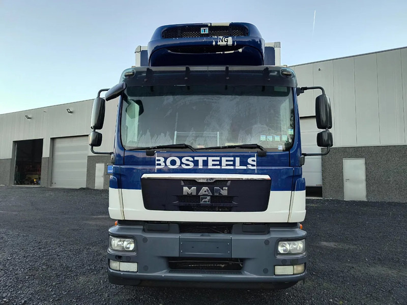 MAN TGM 18.250 2 COMPARTMENTS - 2000KG TAIL LIFT - PROBLEM COOLING UNIT - Camion frigider: Foto 2 MAN TGM 18.250 2 COMPARTMENTS - 2000KG TAIL LIFT - PROBLEM COOLING UNIT - Camion frigider: Foto 2
