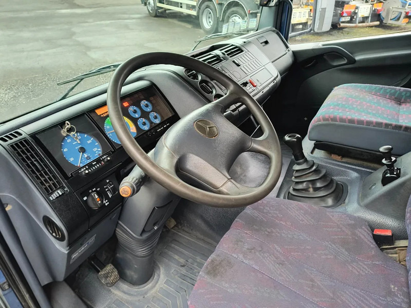 Interior photo 1: Camion transport auto Mercedes-Benz Atego 815 GARDEN - MATERIAL BOX - RAMPS Interior photo 1: Camion transport auto Mercedes-Benz Atego 815 GARDEN - MATERIAL BOX - RAMPS