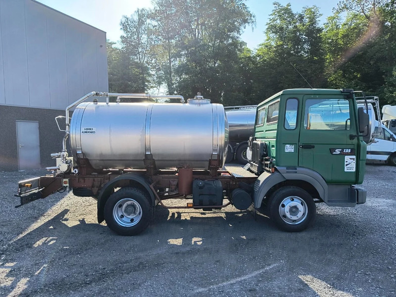 Renault Midliner S135 - ONLY 54 400KM - SMALL TANK 3680L INSULATED INOX - Camion cisternă: Foto 4 Renault Midliner S135 - ONLY 54 400KM - SMALL TANK 3680L INSULATED INOX - Camion cisternă: Foto 4