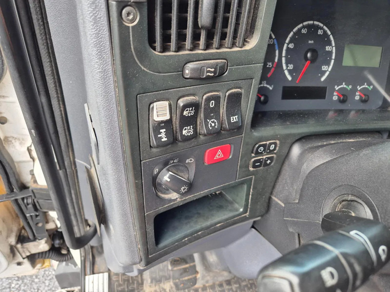 Camion cisternă pentru transport de combustibili Scania P270 FUEL / CARBURANT 14000L - 4 COMP: Foto 11 Camion cisternă pentru transport de combustibili Scania P270 FUEL / CARBURANT 14000L - 4 COMP: Foto 11