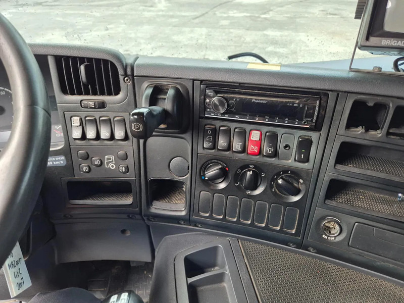 Camion cisternă pentru transport de combustibili Scania P270 FUEL / CARBURANT 14000L - 4 COMP: Foto 12 Camion cisternă pentru transport de combustibili Scania P270 FUEL / CARBURANT 14000L - 4 COMP: Foto 12