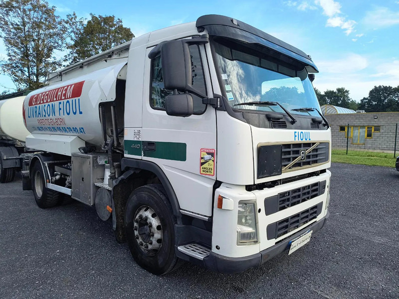 Volvo FM 440 13000L FUEL / CARBURANT - 4 COMP - Camion cisternă: Foto 3 Volvo FM 440 13000L FUEL / CARBURANT - 4 COMP - Camion cisternă: Foto 3