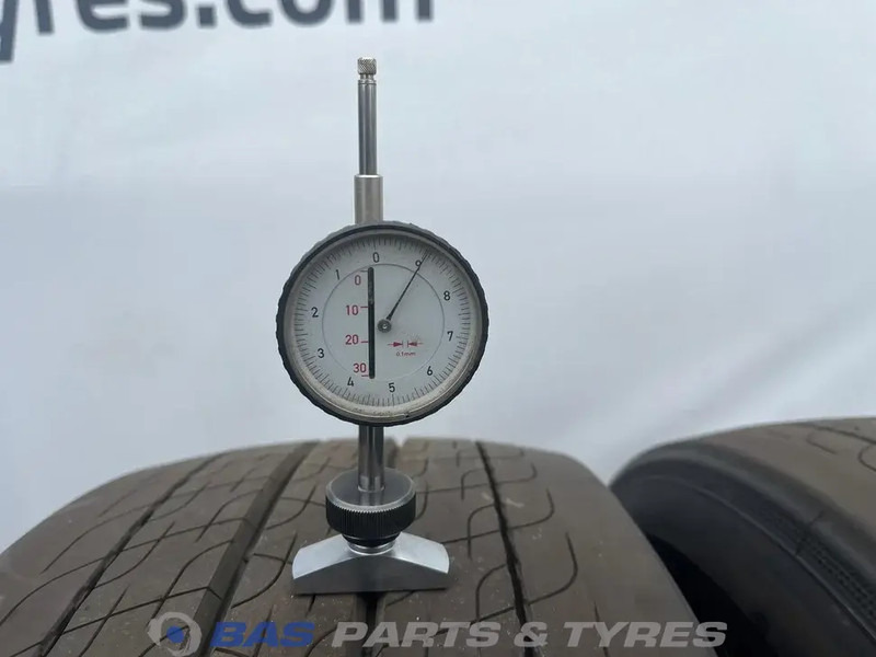 Continental Continental 315/70R22.5 EfficientPro HS5 156/150 M+S 3PMSF gebruikte set - Anvelopă pentru Camion: Foto 3 Continental Continental 315/70R22.5 EfficientPro HS5 156/150 M+S 3PMSF gebruikte set - Anvelopă pentru Camion: Foto 3