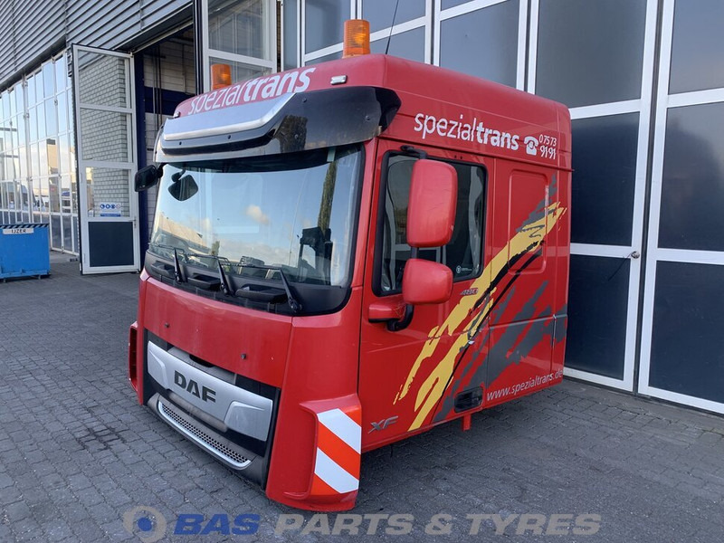 DAF XF106 DAF Space Cab L2H2 1811560 - Cabină și interior pentru Camion: Foto 1 DAF XF106 DAF Space Cab L2H2 1811560 - Cabină și interior pentru Camion: Foto 1