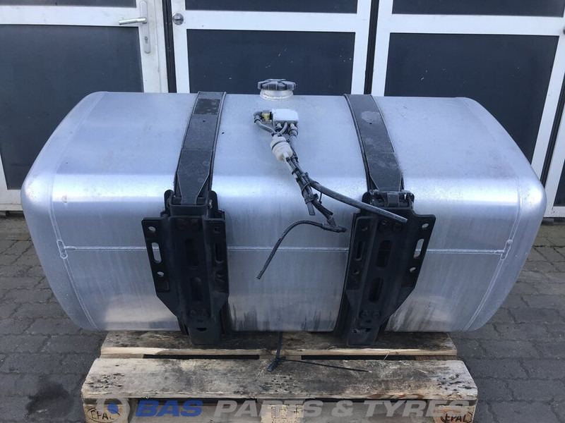 Mercedes-Benz Brandstoftank Mercedes 570 Liter A 960 475 27 03 - Rezervor combustibil pentru Camion: Foto 3 Mercedes-Benz Brandstoftank Mercedes 570 Liter A 960 475 27 03 - Rezervor combustibil pentru Camion: Foto 3