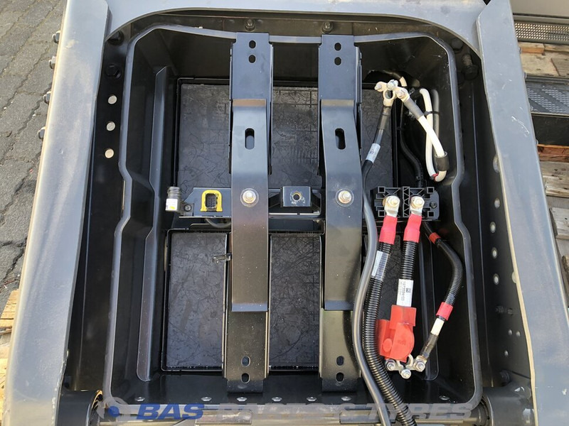 DAF CF Euro 6 Accubak DAF 1897413 - Piesă de schimb pentru Camion: Foto 5 DAF CF Euro 6 Accubak DAF 1897413 - Piesă de schimb pentru Camion: Foto 5