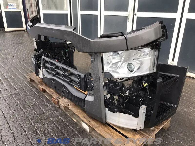 Renault T-Serie Bumper Renault 7482540689 - Bară de protecție pentru Camion: Foto 2 Renault T-Serie Bumper Renault 7482540689 - Bară de protecție pentru Camion: Foto 2