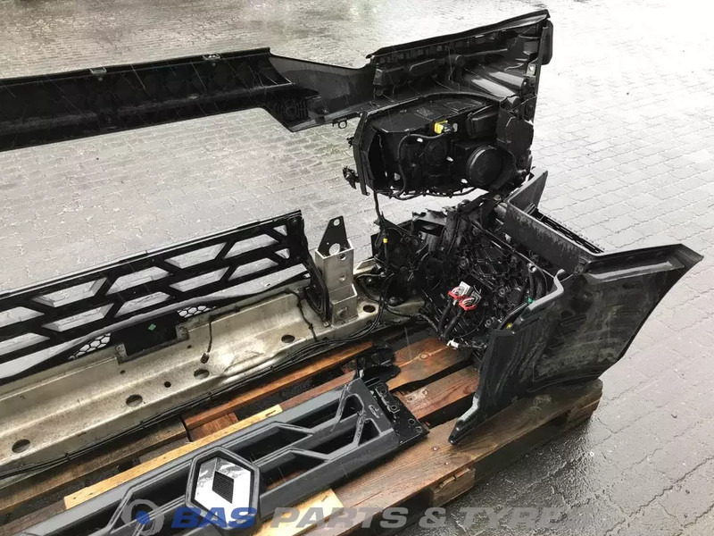 Renault T-Serie Bumper Renault 7482540689 - Bară de protecție pentru Camion: Foto 5 Renault T-Serie Bumper Renault 7482540689 - Bară de protecție pentru Camion: Foto 5