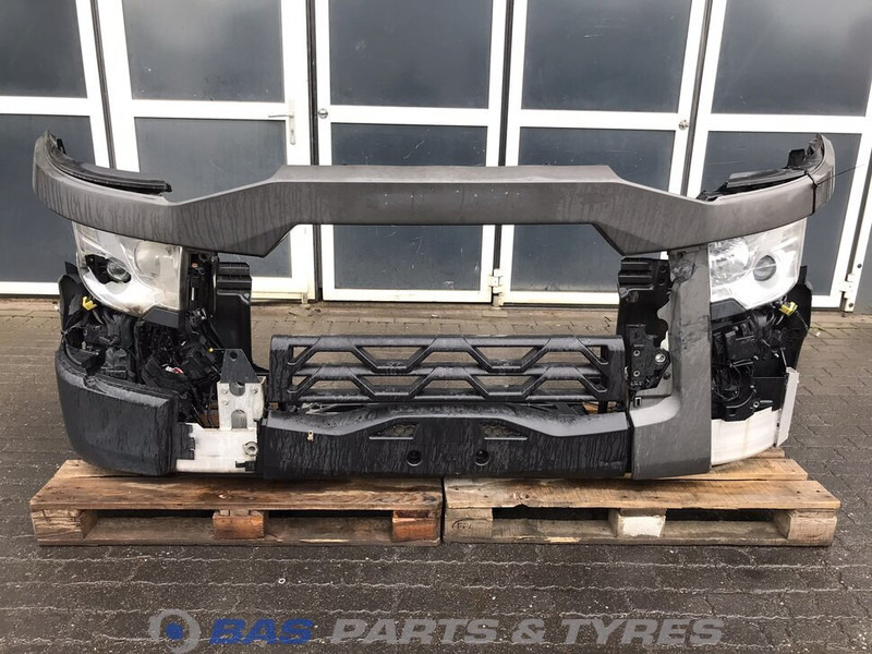 Renault T-Serie Bumper Renault 7482540689 - Bară de protecție pentru Camion: Foto 1 Renault T-Serie Bumper Renault 7482540689 - Bară de protecție pentru Camion: Foto 1