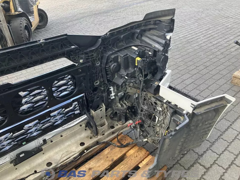 Renault T-Serie Evolution Bumper Renault 7423645386 - Bară de protecție pentru Camion: Foto 4 Renault T-Serie Evolution Bumper Renault 7423645386 - Bară de protecție pentru Camion: Foto 4