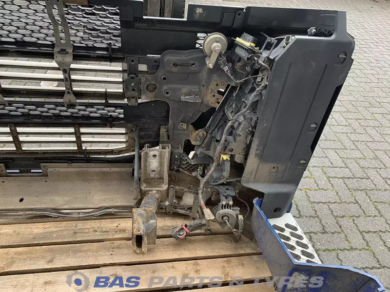 Volvo FH4 Bumper Volvo 82137660 - Bară de protecție pentru Camion: Foto 5 Volvo FH4 Bumper Volvo 82137660 - Bară de protecție pentru Camion: Foto 5