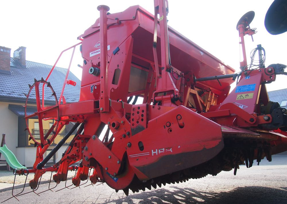 Agregat uprawowo-siewny Kuhn Kuhn HRB302D I INTEGRA 3000 2002 Brona wirowa + siewnik KUHN agregat uprawowo-siewny 3m - Semănătoare combinată: Foto 3 Agregat uprawowo-siewny Kuhn Kuhn HRB302D I INTEGRA 3000 2002 Brona wirowa + siewnik KUHN agregat uprawowo-siewny 3m - Semănătoare combinată: Foto 3