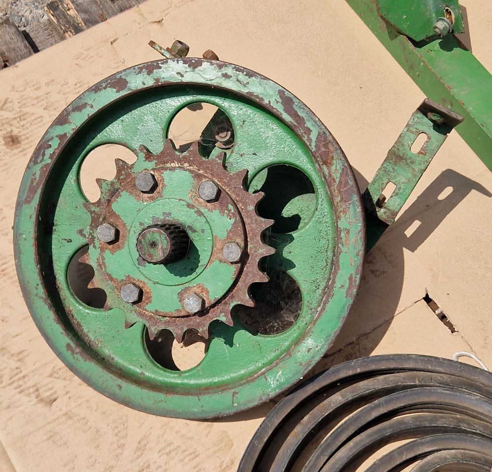 Wyposażenie John deere 965, 975, 1065, 1075, 1166, 1177, 1170 2000 Przystawka do John Deere do napędu hedera do kukurydzy - Ataşament pentru Utilaje agricole: Foto 3 Wyposażenie John deere 965, 975, 1065, 1075, 1166, 1177, 1170 2000 Przystawka do John Deere do napędu hedera do kukurydzy - Ataşament pentru Utilaje agricole: Foto 3