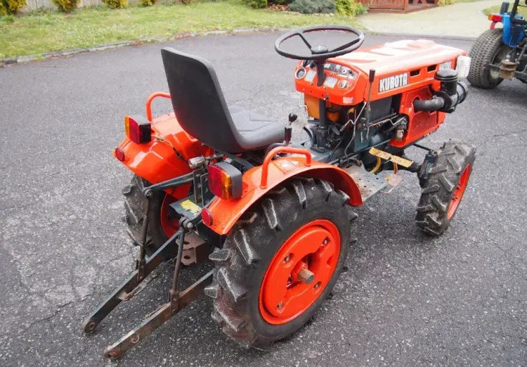 Ciągnik Kubota B6100 1995 4x4 - Tractor agricol: Foto 5 Ciągnik Kubota B6100 1995 4x4 - Tractor agricol: Foto 5