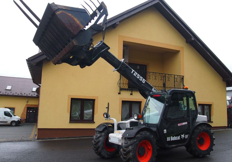 Ładowarka teleskopowa Bobcat T2556 2005 Ładowarka teleskopowa BOBCAT - Stivuitor telescopic: Foto 1 Ładowarka teleskopowa Bobcat T2556 2005 Ładowarka teleskopowa BOBCAT - Stivuitor telescopic: Foto 1