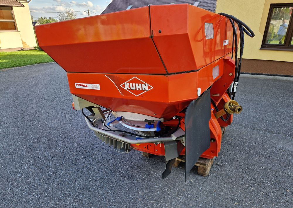 Rozsiewacz nawozów Kuhn AXIS 30,1 2008 Rozsiewacz KUHN RAUCH - Imprastietor îngrăşăminte: Foto 4 Rozsiewacz nawozów Kuhn AXIS 30,1 2008 Rozsiewacz KUHN RAUCH - Imprastietor îngrăşăminte: Foto 4