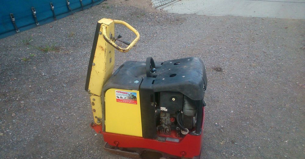 Ubijarka Dynapac LH 300 2006 - Placă compactoare: Foto 2 Ubijarka Dynapac LH 300 2006 - Placă compactoare: Foto 2