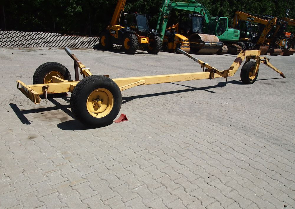 Wózek do kombajnu New Holland 3 kołowy Wózek pod heder do kombajnu - Remorcă pentru heder: Foto 1 Wózek do kombajnu New Holland 3 kołowy Wózek pod heder do kombajnu - Remorcă pentru heder: Foto 1