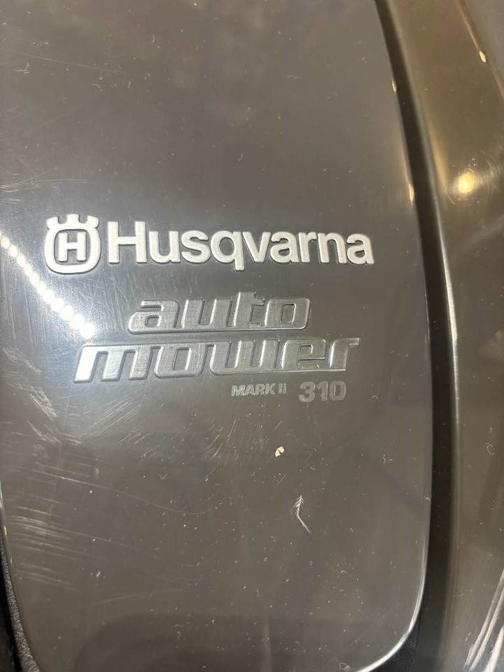 Husqvarna Automower 310  - Maşină de tuns iarba: Foto 2 Husqvarna Automower 310  - Maşină de tuns iarba: Foto 2
